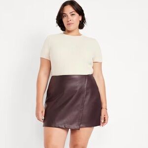 Old Navy High Waisted Faux-leather mini skirt - XL